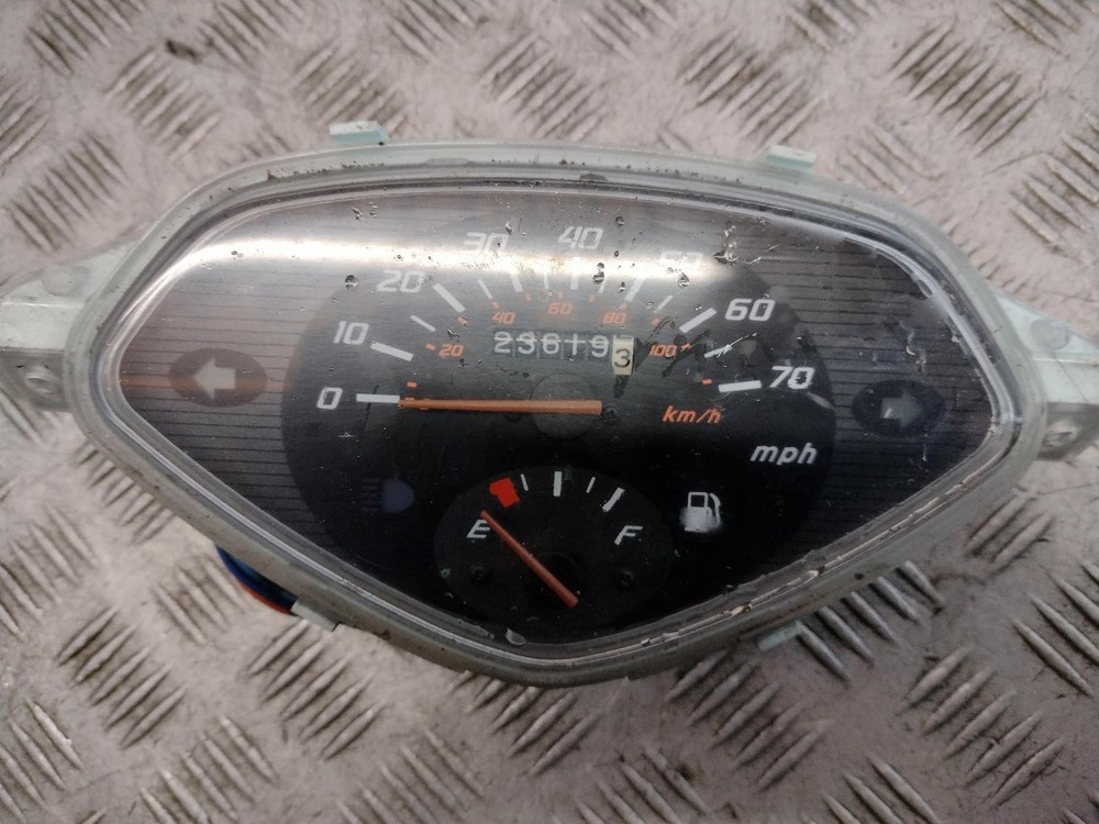 2005 HONDA SCV100 Speedo Clocks