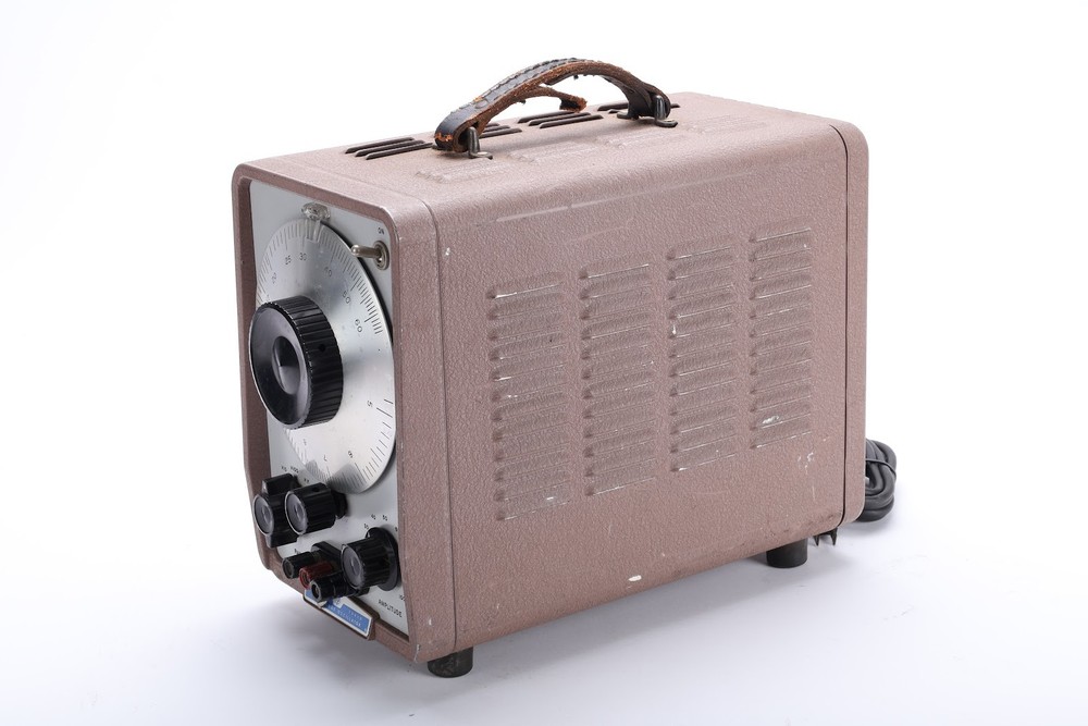 HP 200CD Wide Range Audio Oscillator