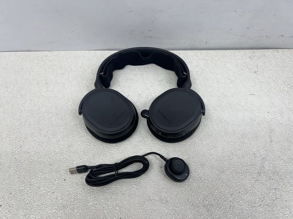 SteelSeries Arctis 5 Gaming Headset - Black  -
