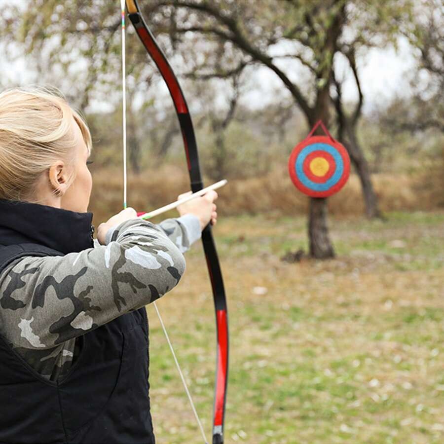 A 5-layer 20-inch target, a traditional solid straw round archery target.