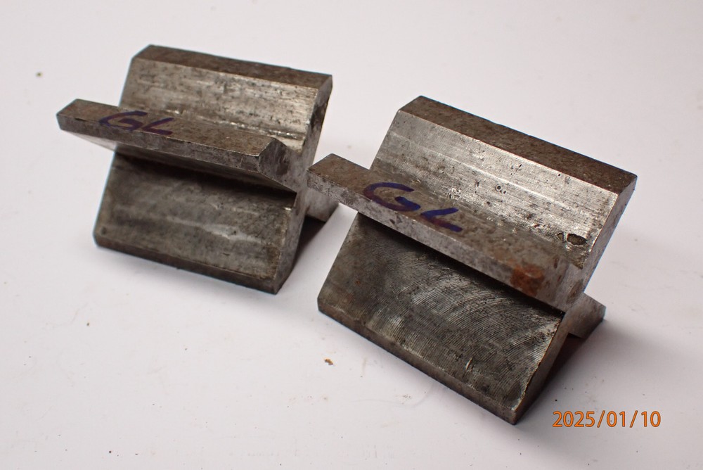 LOT GL; 2 SMALL MACHINIST V-BLOCKS
