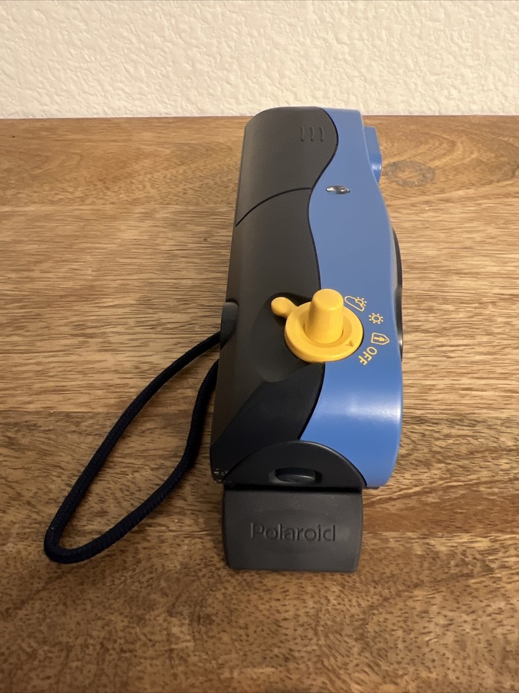 POLAROID I-ZONE BLUR INSTANT POCKET CAMERA (PRE-OWNED)