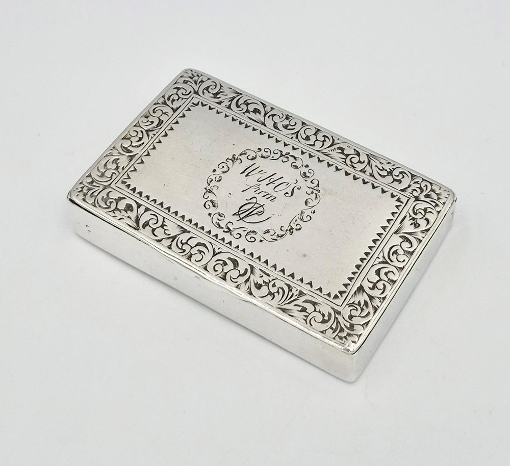 GEORGIAN SOLID SILVER ENGRAVED SNUFF BOX c1810