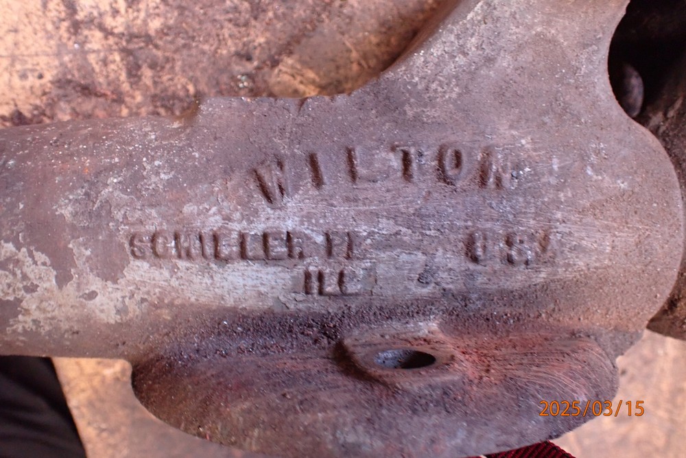 OLDER WILTON BULLET BENCH VISE FUNCTIONAL BUT HAS ISSUES