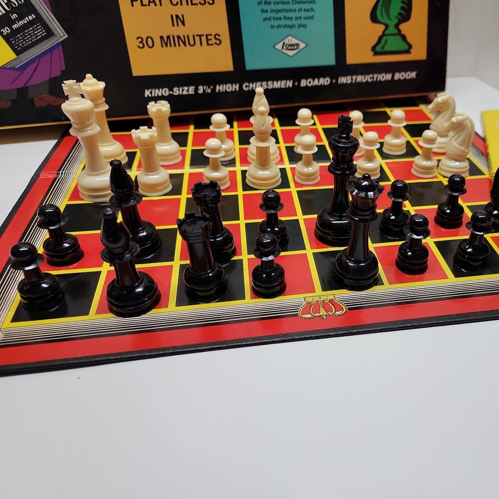 Vintage 1955 E. S Lowe Chess Tutor board, Complete pieces, book