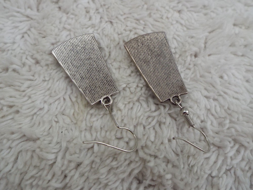 Silvertone Pierced Earrings (D32)