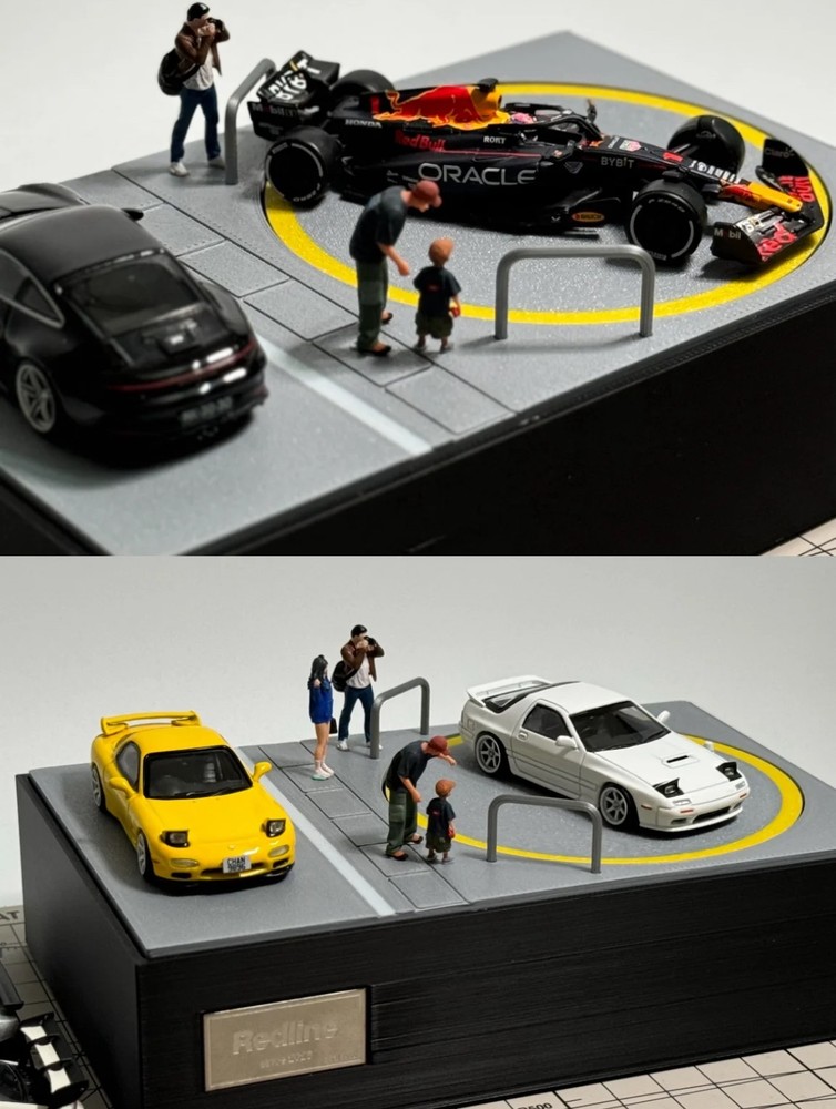 1:64 Scale Desktop Rotating Parking Diorama Display Model