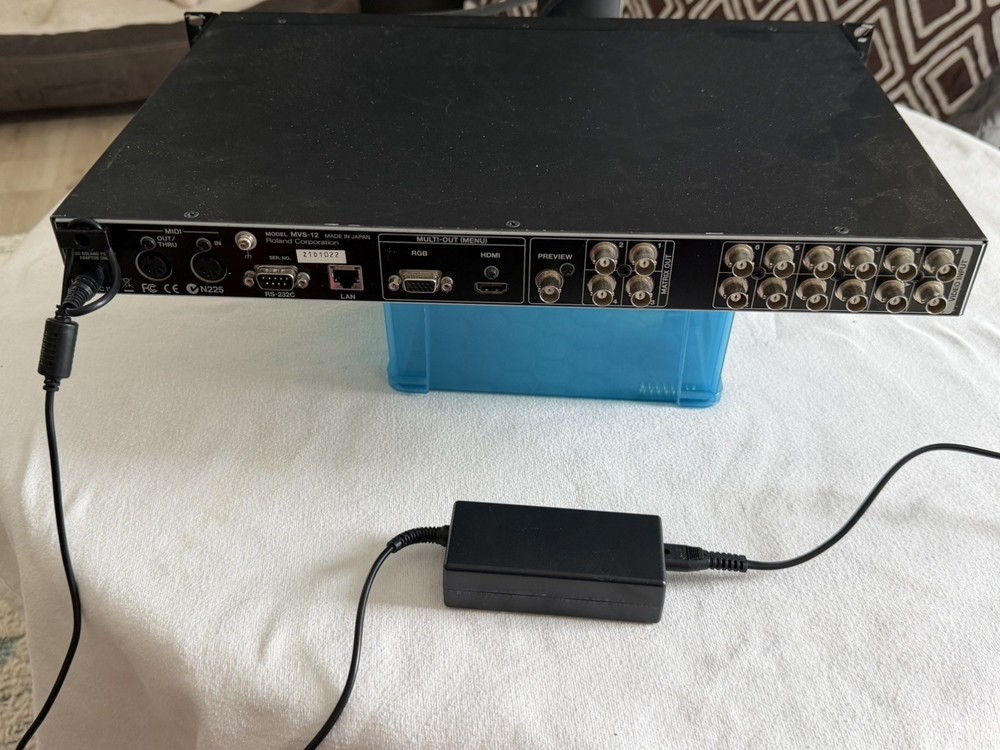 ROLAND MVS-12 Multi-Viewer / Matrix Switcher