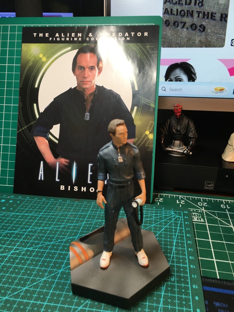 Eaglemoss Alien & Predator #19 "Bishop" with box and leaflet