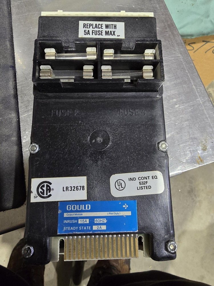 Gould/Modicon B550 Output Module 115VAC "Used"