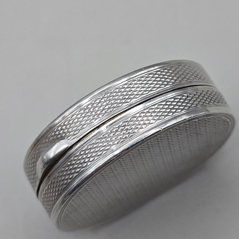 Antique Solid Silver Powder Compact by D Bros Birmingham 1926 – Engine Turned