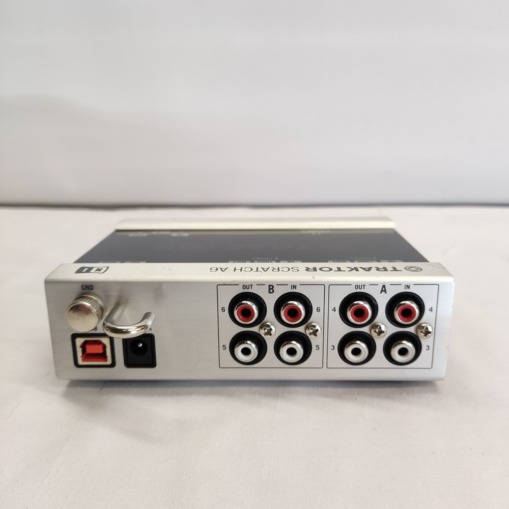 NATIVE INSTRUMENTS TRAKTOR SCRATCH AUDIO 6 DJ AUDIO USB INTERFACE