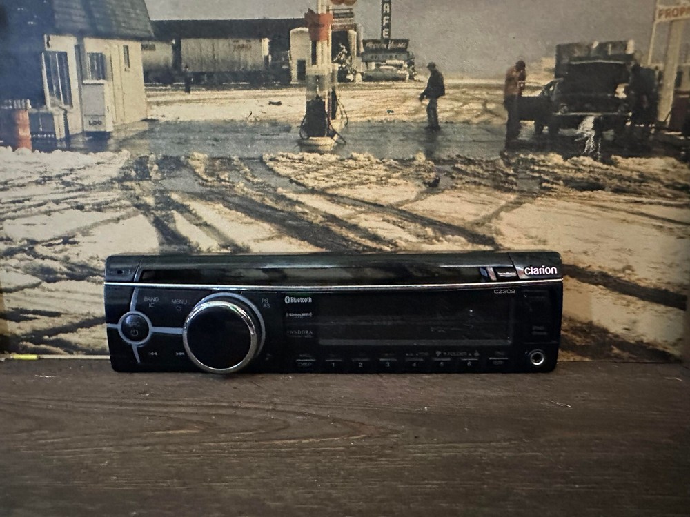 CLARION CZ302   FACEPLATE only