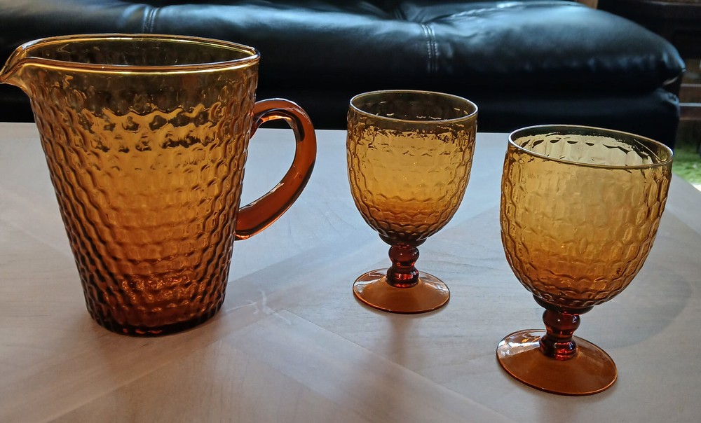 VTG lass Ware Applied Handle Pitcher 2 Goblets Honey Gold w/ Honey Comb Pattern