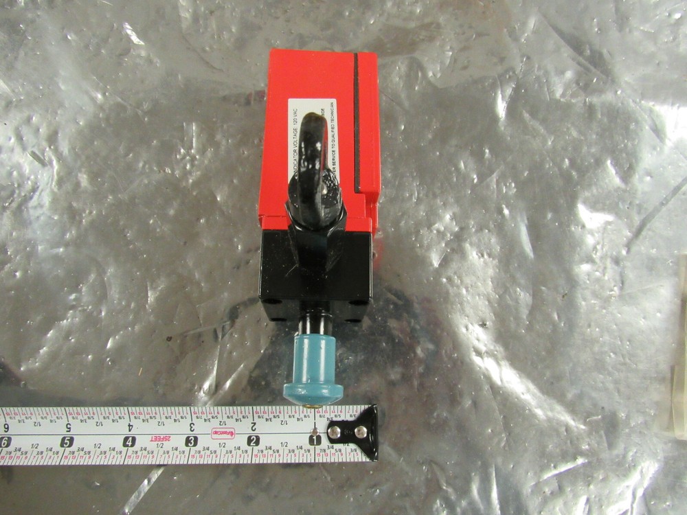 HONEYWELL CLSB6T CABLE PULL LIMIT SWITCH INDICATOR 120VAC ****NIB****