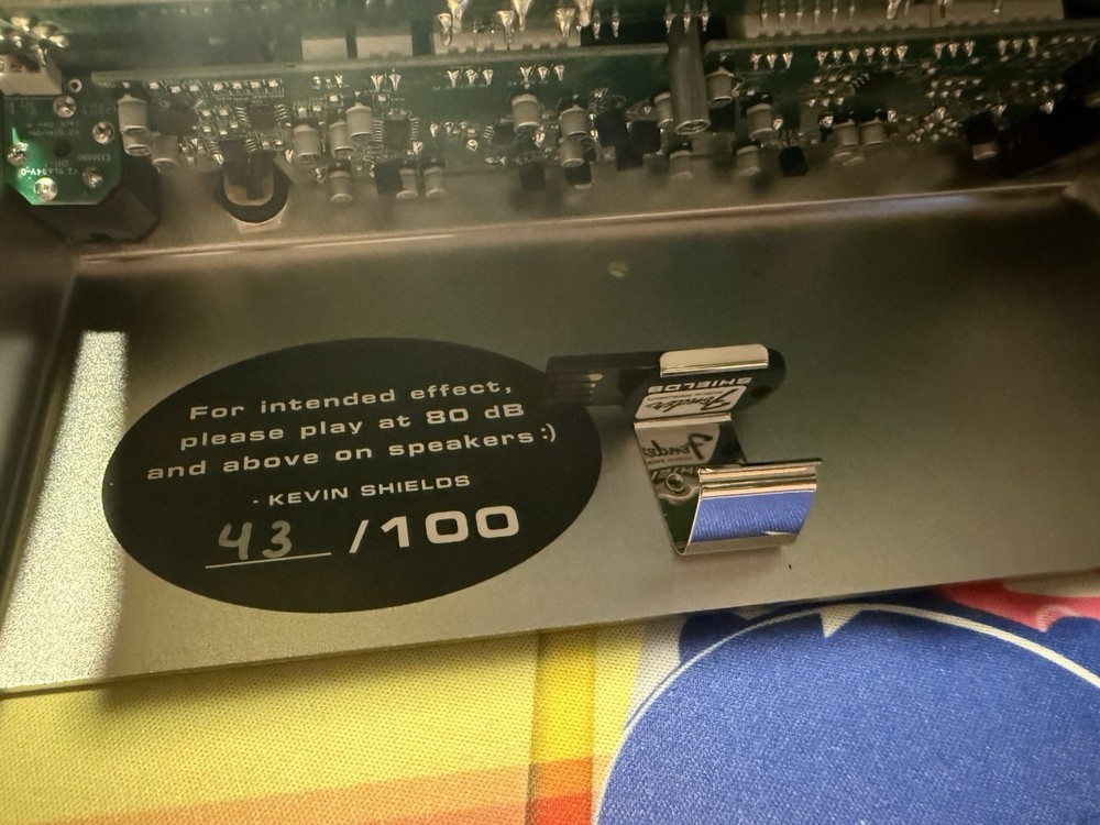 Fender Shields Blender Limited Edition Signed USB 43/100