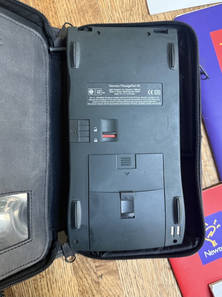 Apple Newton MessagePad 110 working - Includes original box, materials + Extras