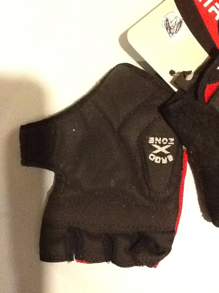 BICYCLE GLOVES 2 X SMALL. RED NEW