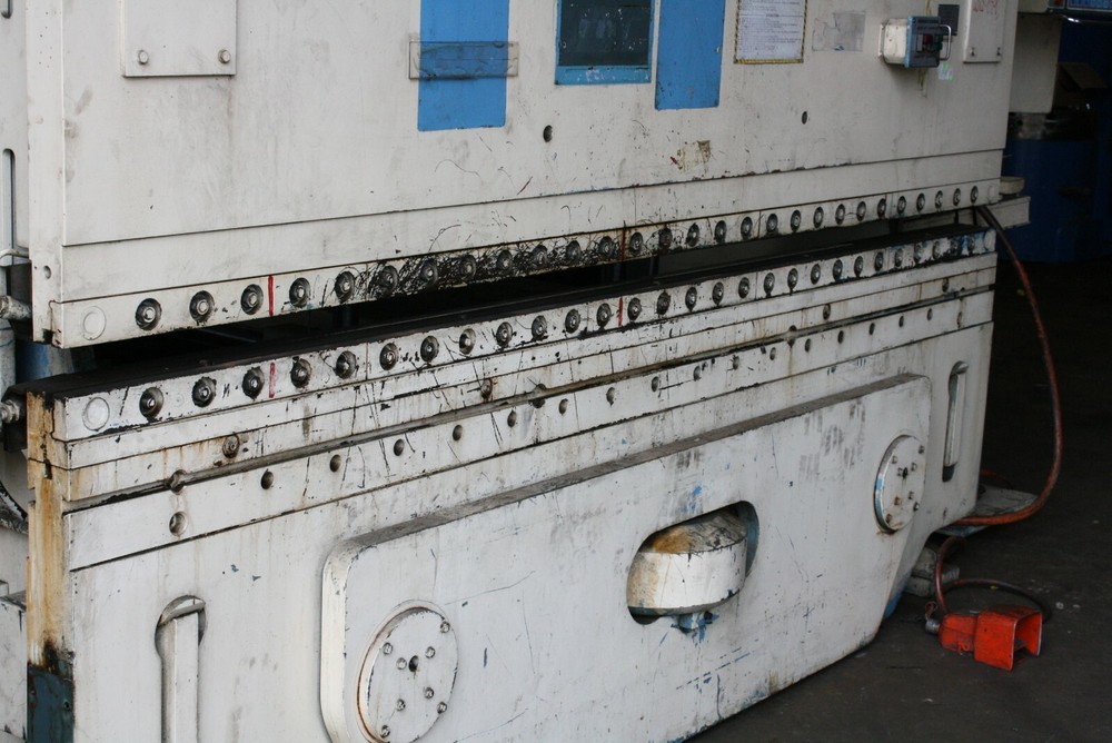 90 TON X 10' CINCINNATI AUTOFORM HYDRAULIC PRESS BRAKE: YODER #66523