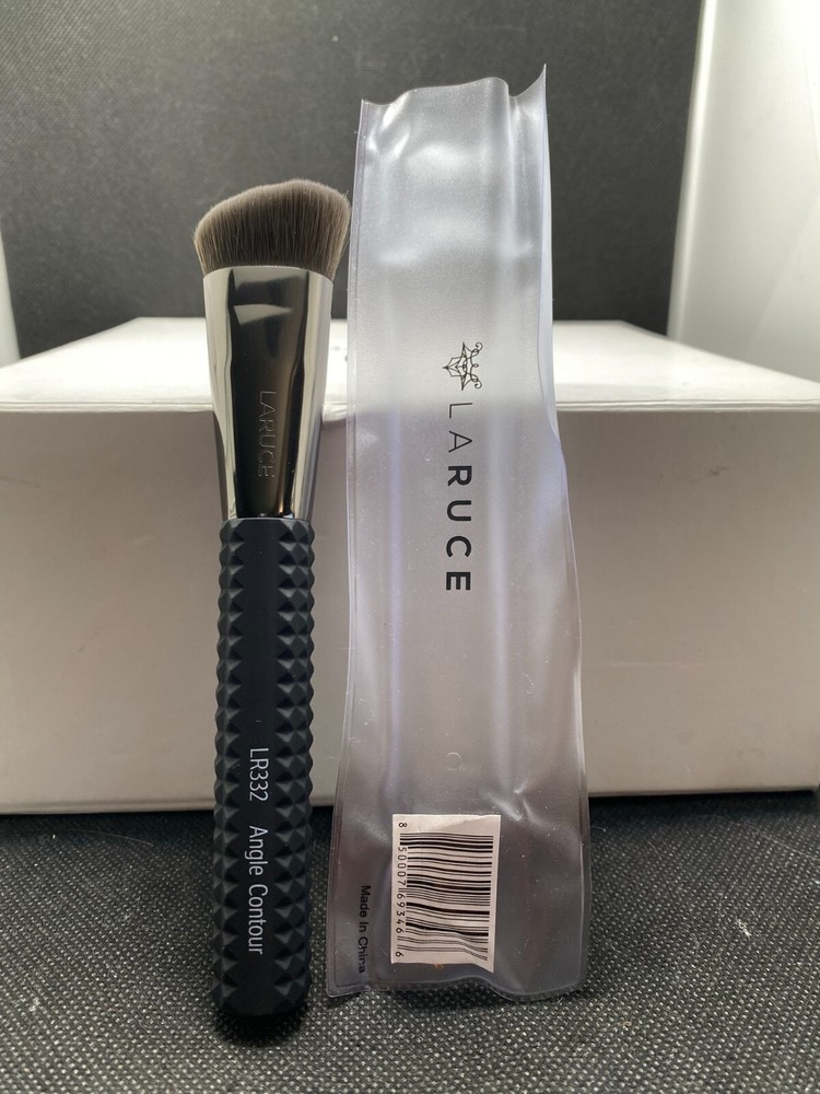 LARUCE Angled Contour Brush LR332