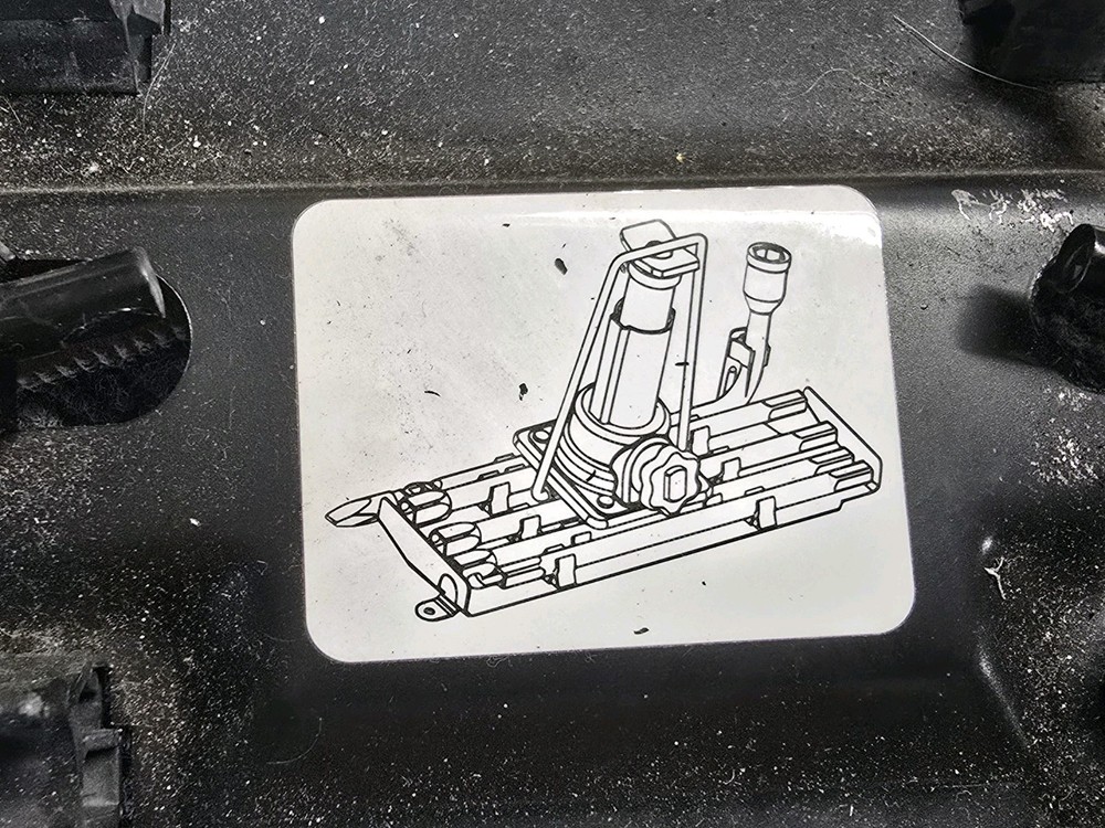 2000 2011 FORD RANGER EXTENDED CAB JACK WITH TOOLS