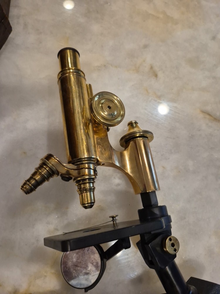 E. Leitz Wetzlar microscope Brass Microscope serial # 14808