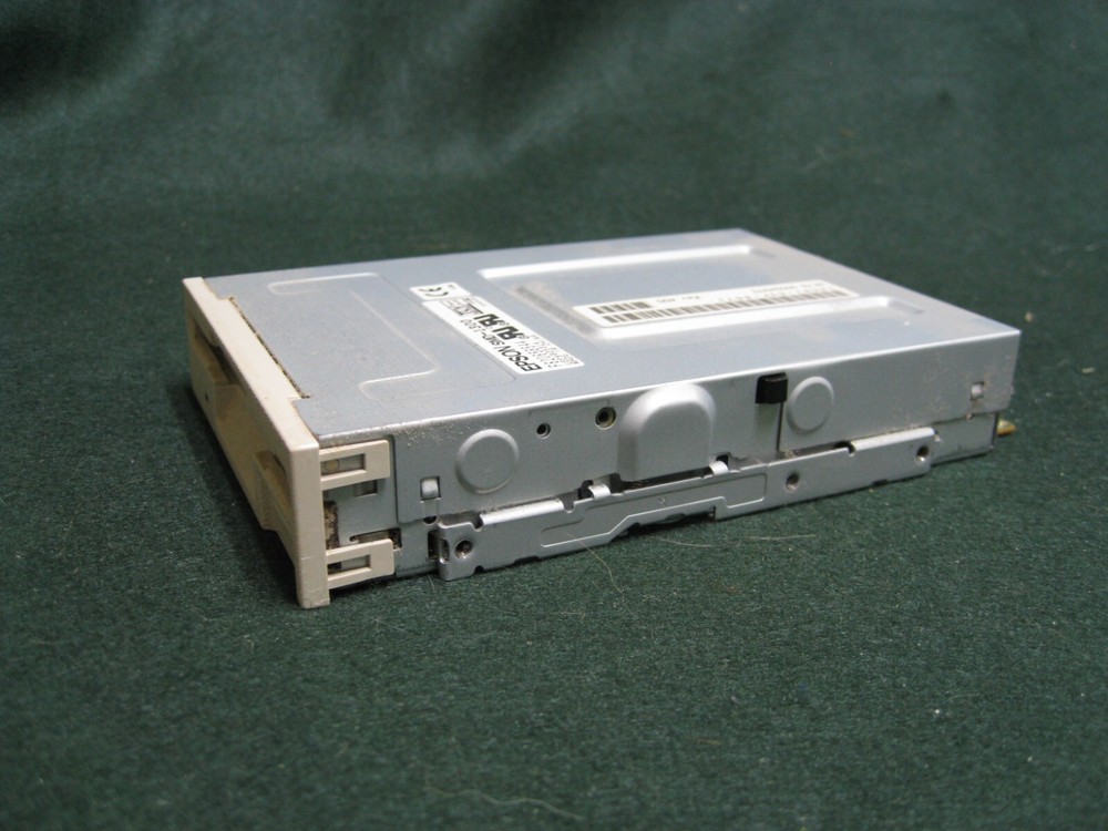 Epson SMD-1300 3.5" 1.44MB Internal Floppy Disk Drive