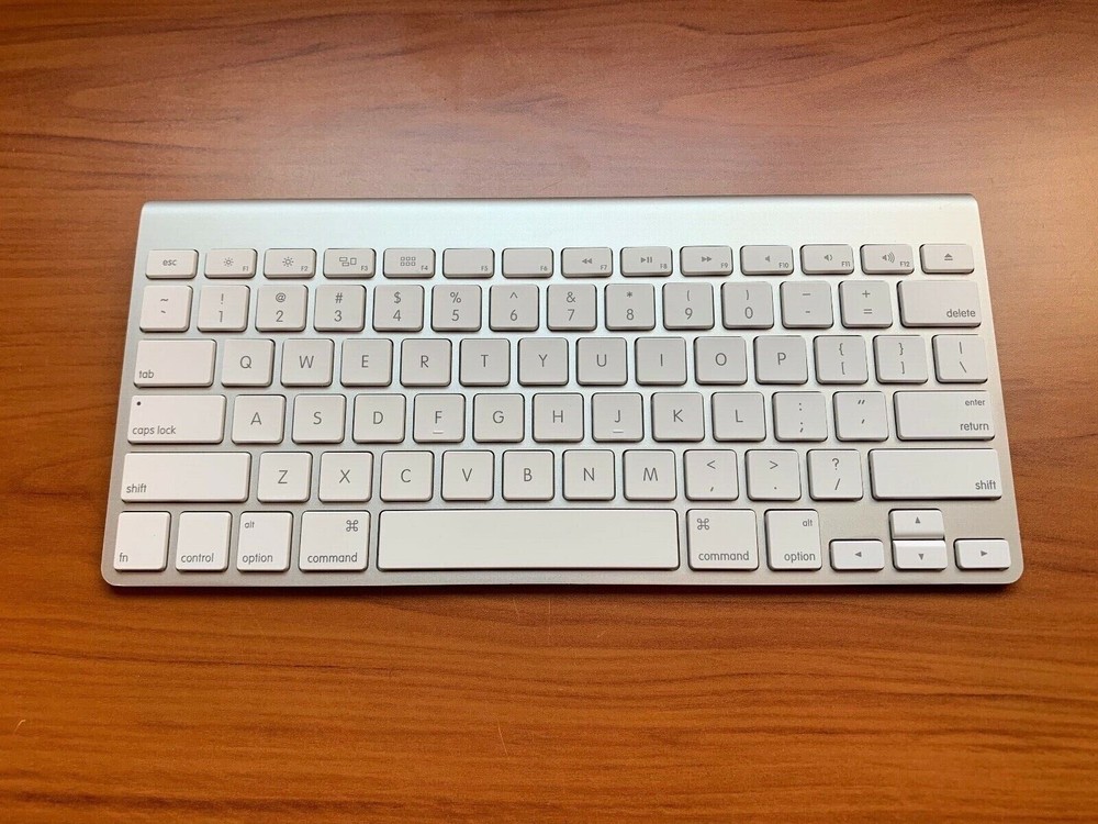 Bluetooth Apple Wireless Keyboard A1314 MC184LL/B Great Shape!!!
