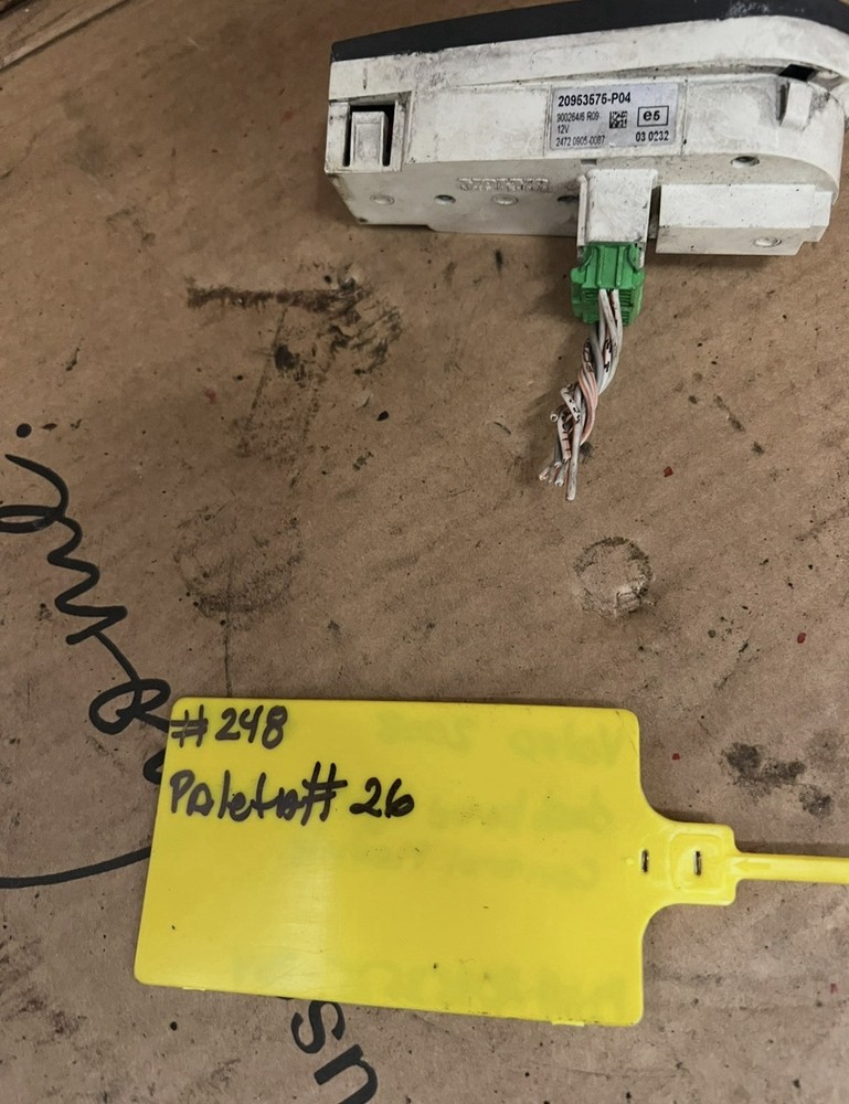 VOLVO - DASHBOARD LIGHT SWITCH CONTROL MODULE - USED P/N 20953575-P04