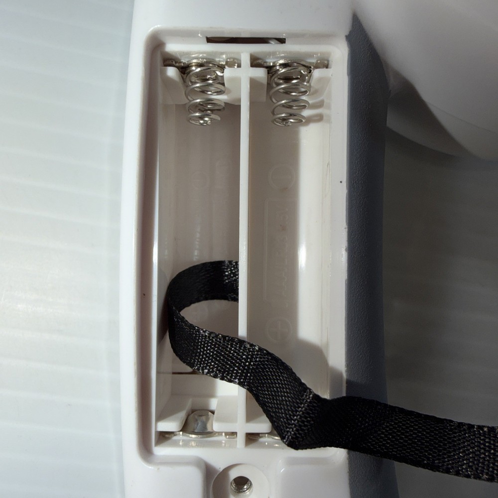 Hasbro 2008 Bop It Handheld Electronic Talking Reflex Game White Tested/Works