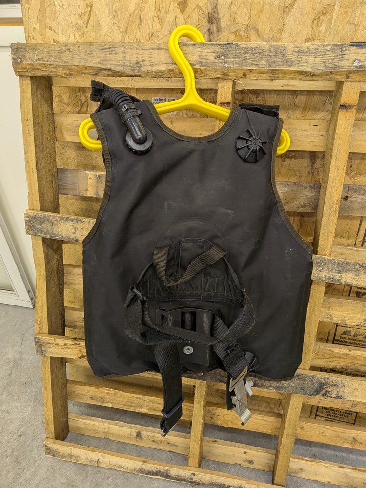Scubapro BCD - Size Small