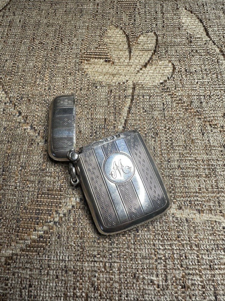 ANTIQUE STERLING SILVER VESTA CASE