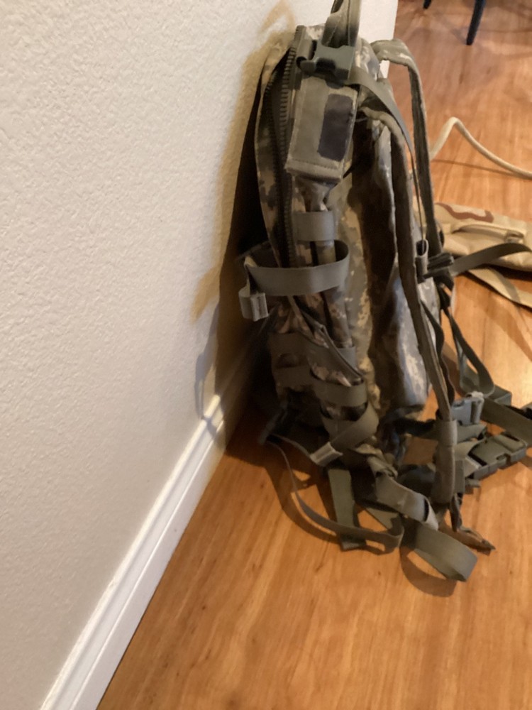 MOLLE II MODULAR LIGHTWEIGHT LOAD -CARRYING BACKPACK & CAMELBAK HYDRATION PACK