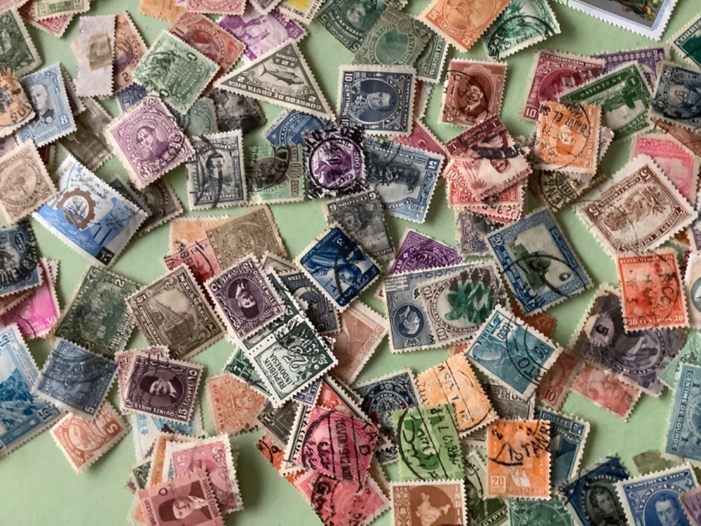 Stamps to sort World mixed stamps Ref A2272