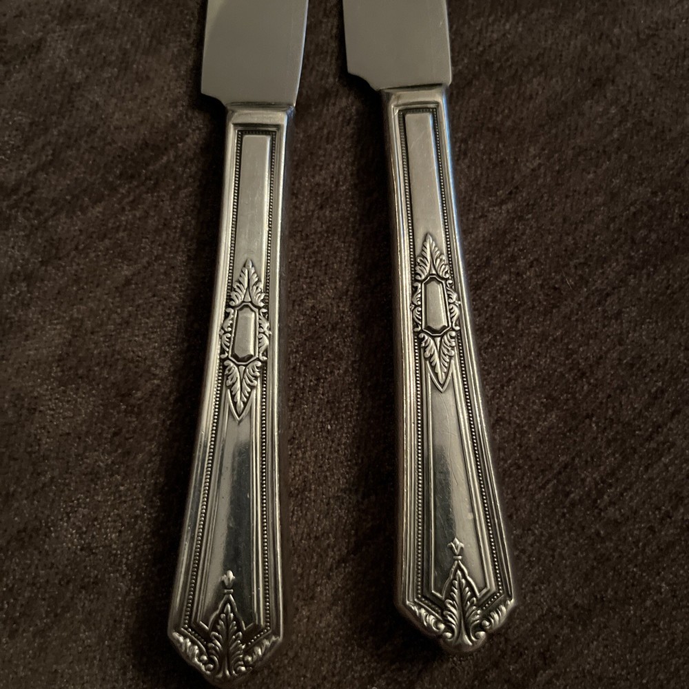 2 R&B Rogers & Bros LYRIC Pattern Silverplate Flatware DINNER KNIVES 9”
