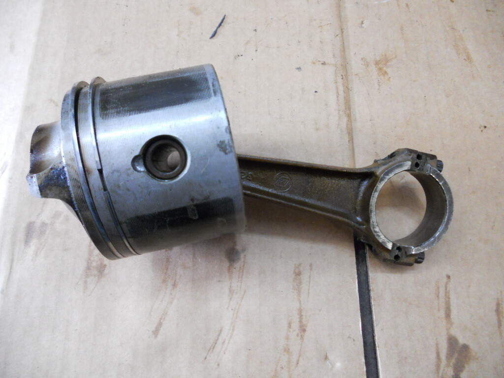 Johnson Evinrude 100-112-115 Piston 396588 Connecting Rod 392591