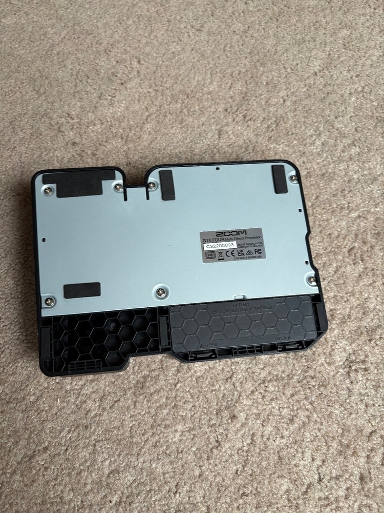 Zoom G1X FOUR Multi-effects Processor with Expression Pedal