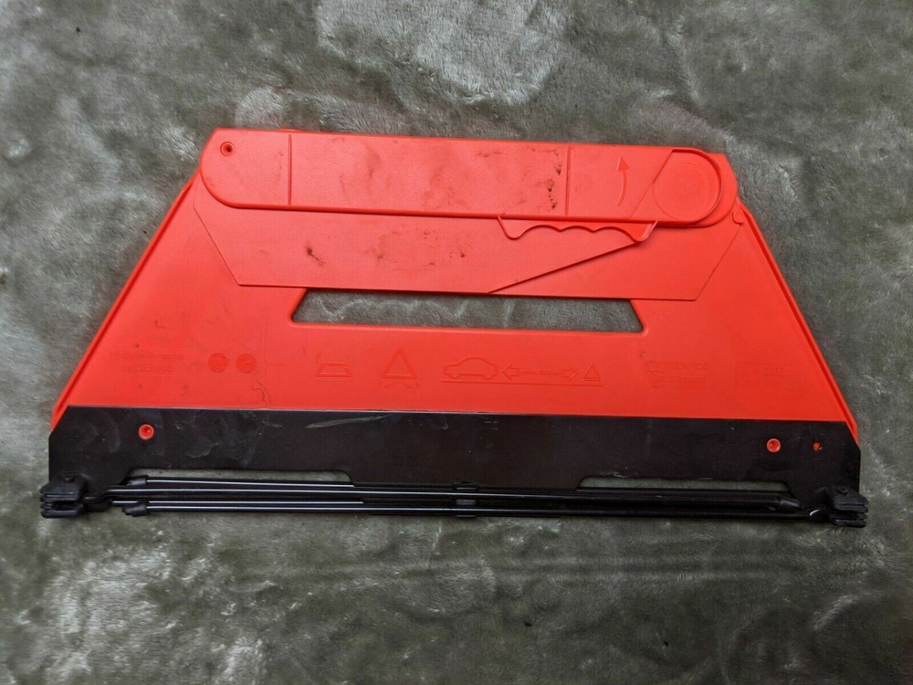 OEM AUDI REFLECTIVE WARNING TRIANGLE EMERGENCY HAZARD TRIANGLE #4B5860251C