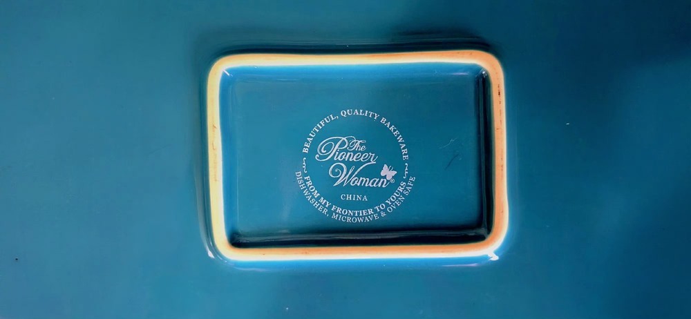 The Pioneer Woman 2-Piece Rectangular Ruffle Top Ceramic Bakeware Set