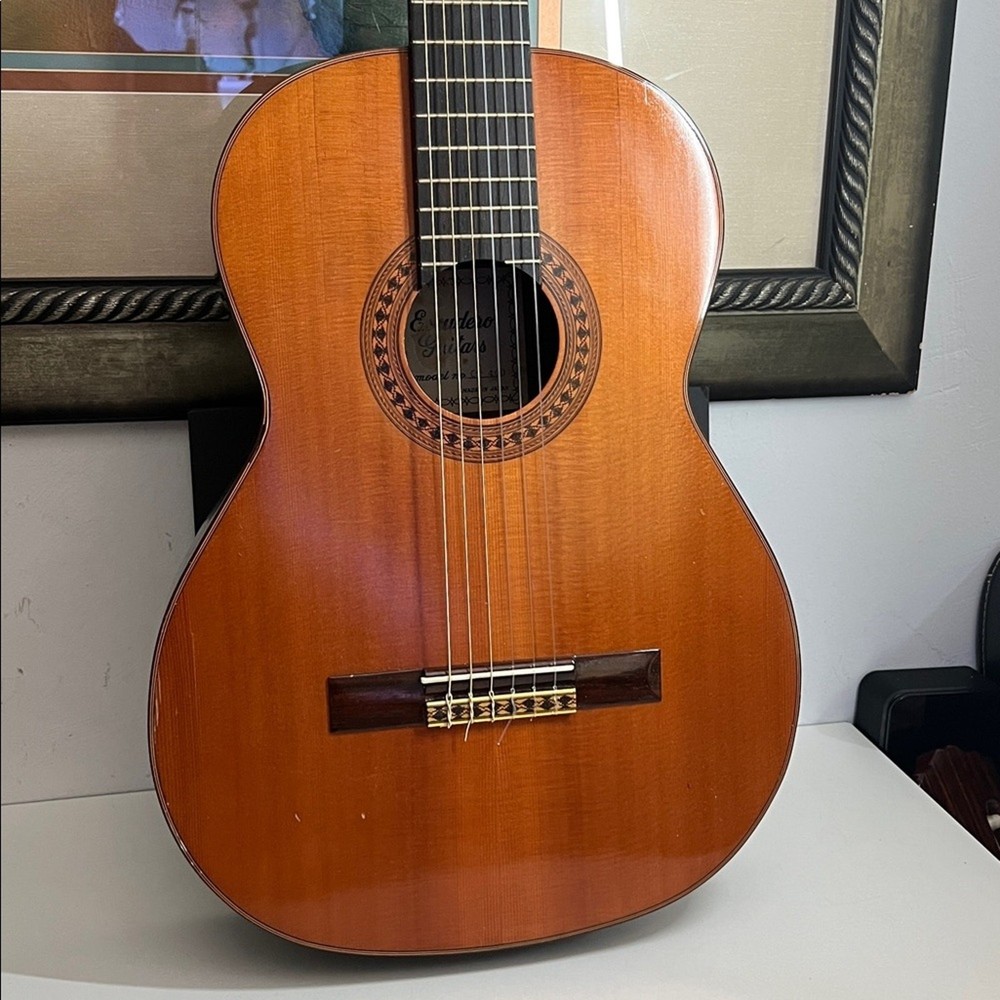Escudero C-400 Nylon String Classical Guitar