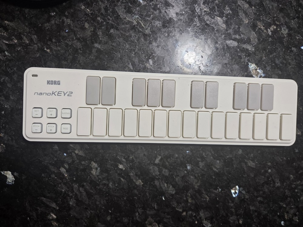 Korg NANOKEY2 USB 25 Key Keyboard Controller White