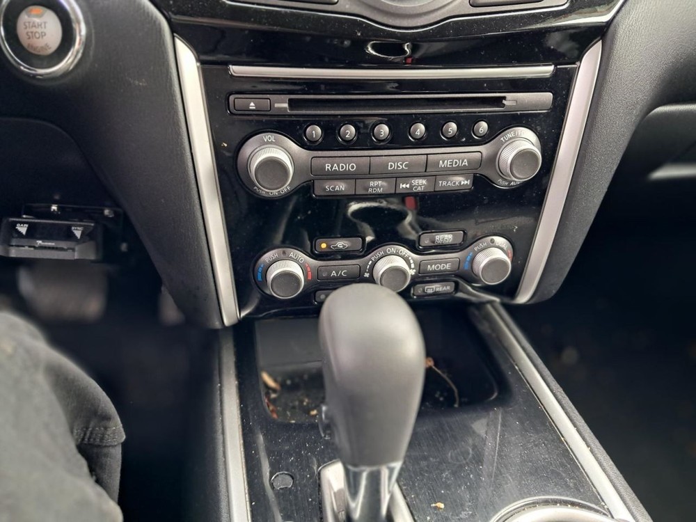PATHFINDR 2017 Glove Box 5024428