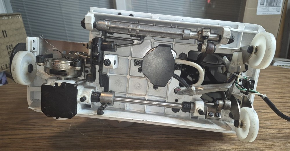 NC N-C CARPET BINDER SEWING MACHINE - MODEL PBS-2A - WORKING