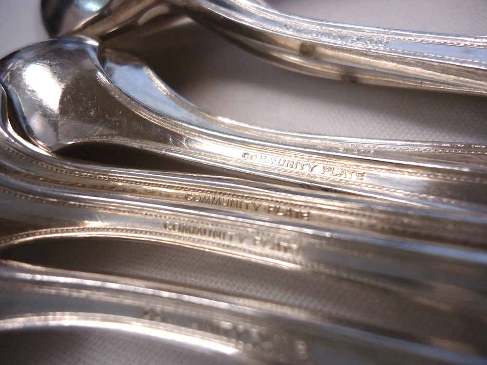 COMMUNITY PLATE HAMPTON COURT SILVERPLATE 15-PIECES