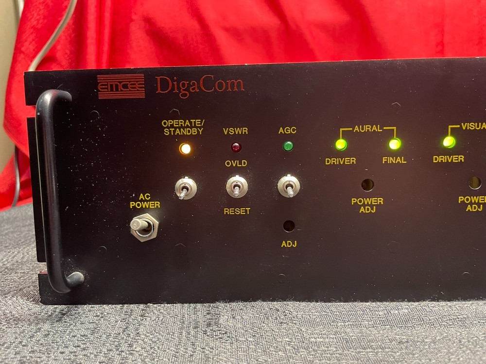 Vintage Analog Emcee DigaCom TTS20HSA UHF Transmitter 2.3-2.5GHz