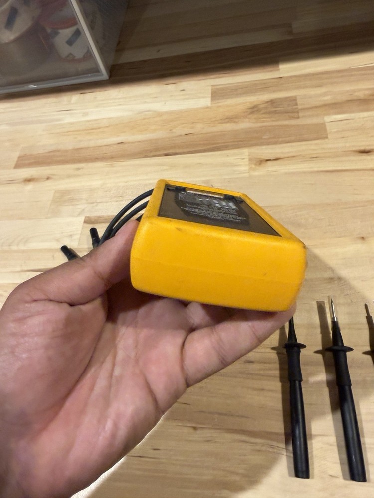 FLUKE 9040 DIGITAL PHASE ROTATION INDICATOR METER (SHIPS FAST) TESTED