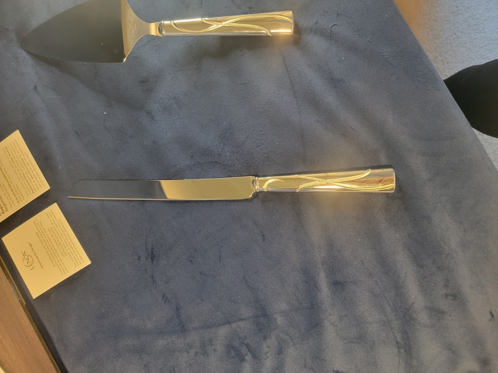 Lenox Cake And Server Set. Adorn