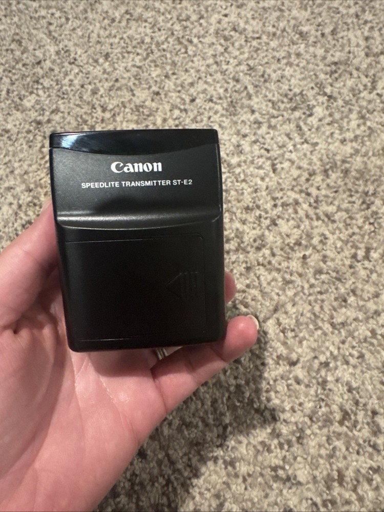 Canon Speedlite ST-E2 Transmitter with Battery and Case