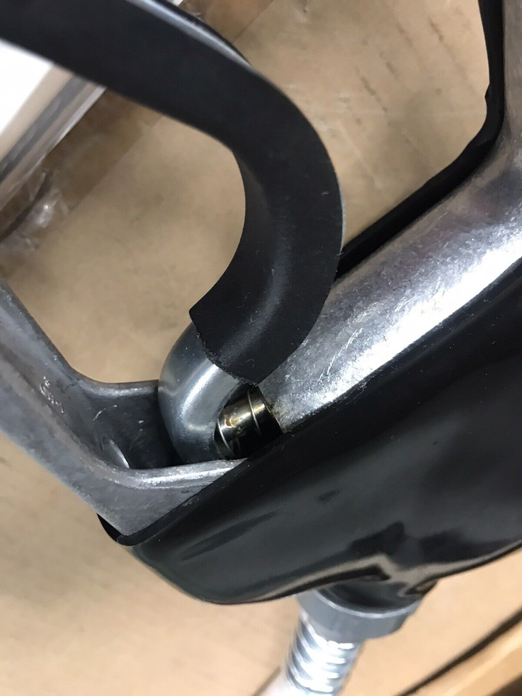 Catlow fueling nozzle with black rubber protector