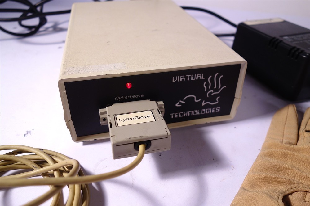 Virtual Technologies Cyber Glove Vintage Interface SGI IRIS Immersion Reality